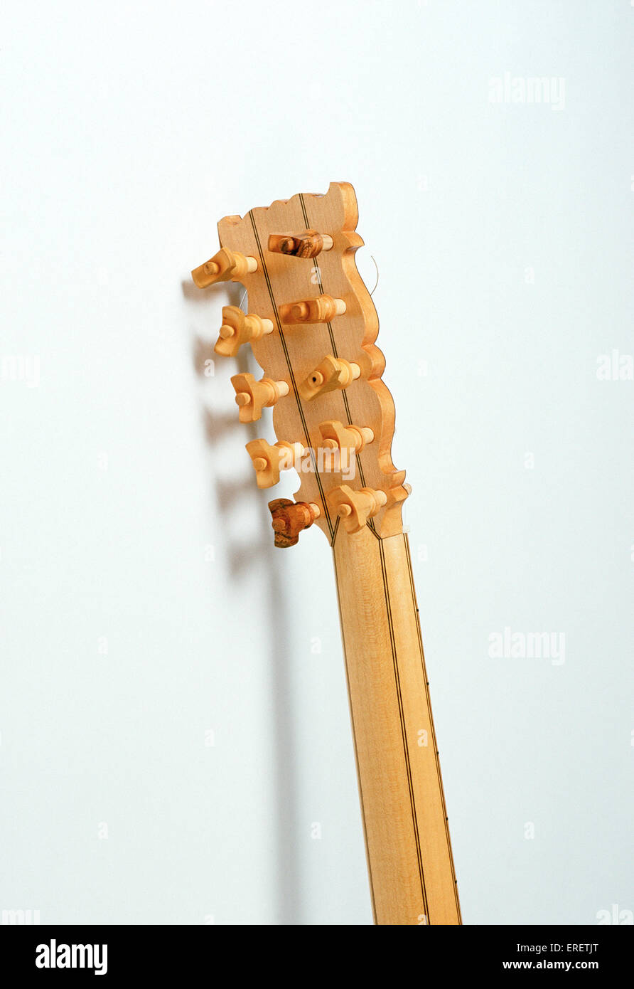 Instrumentos de cuerda - guitarra (barroca) 5 curso de guitarra barroca,  por Nick Blishen - tuning clavijas Fotografía de stock - Alamy