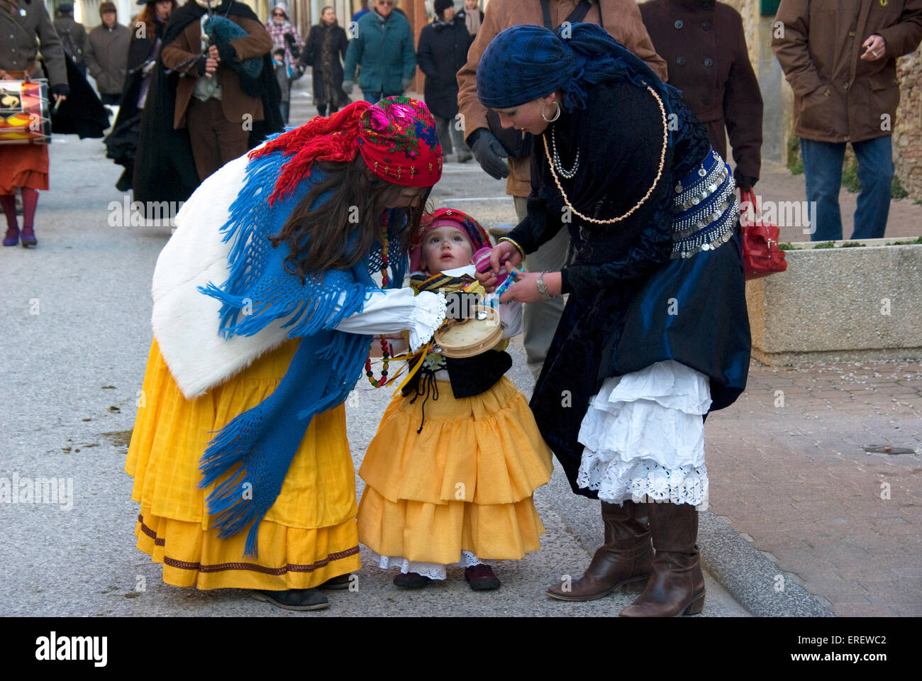 Disfraz étnico gitano imagen de archivo. Imagen de hermoso - 179805555