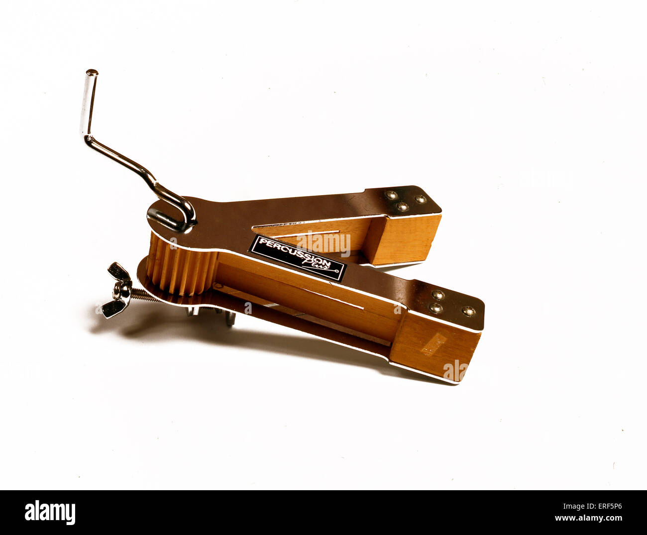 Ratchet Instrumento de percusión. El mango está retenida y la