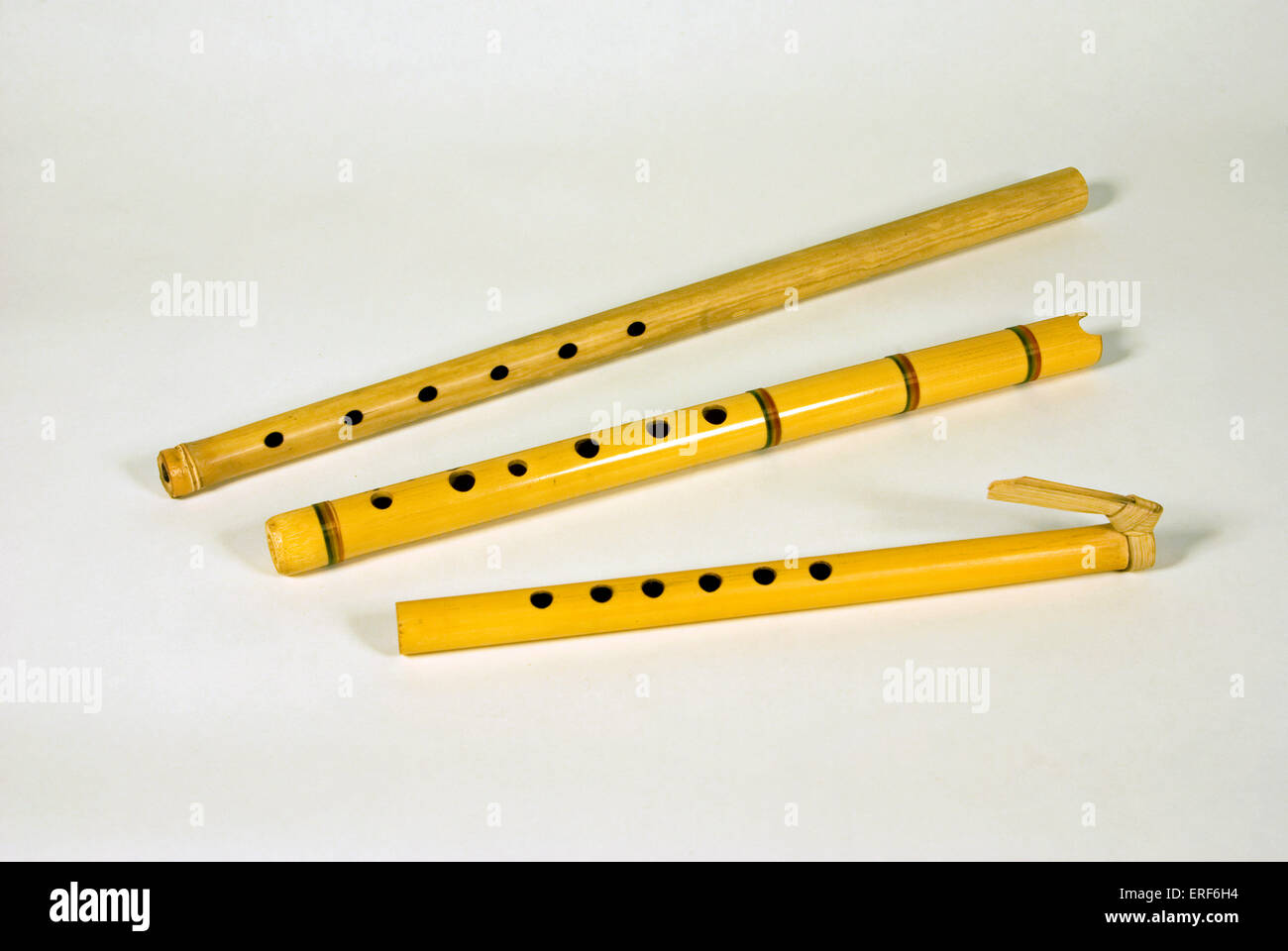 Tres quenas, flautas andina tradicional, usada comúnmente en todos los  ámbitos de la música tradicional peruana. A menudo llamado la flauta de los  Incas Fotografía de stock - Alamy