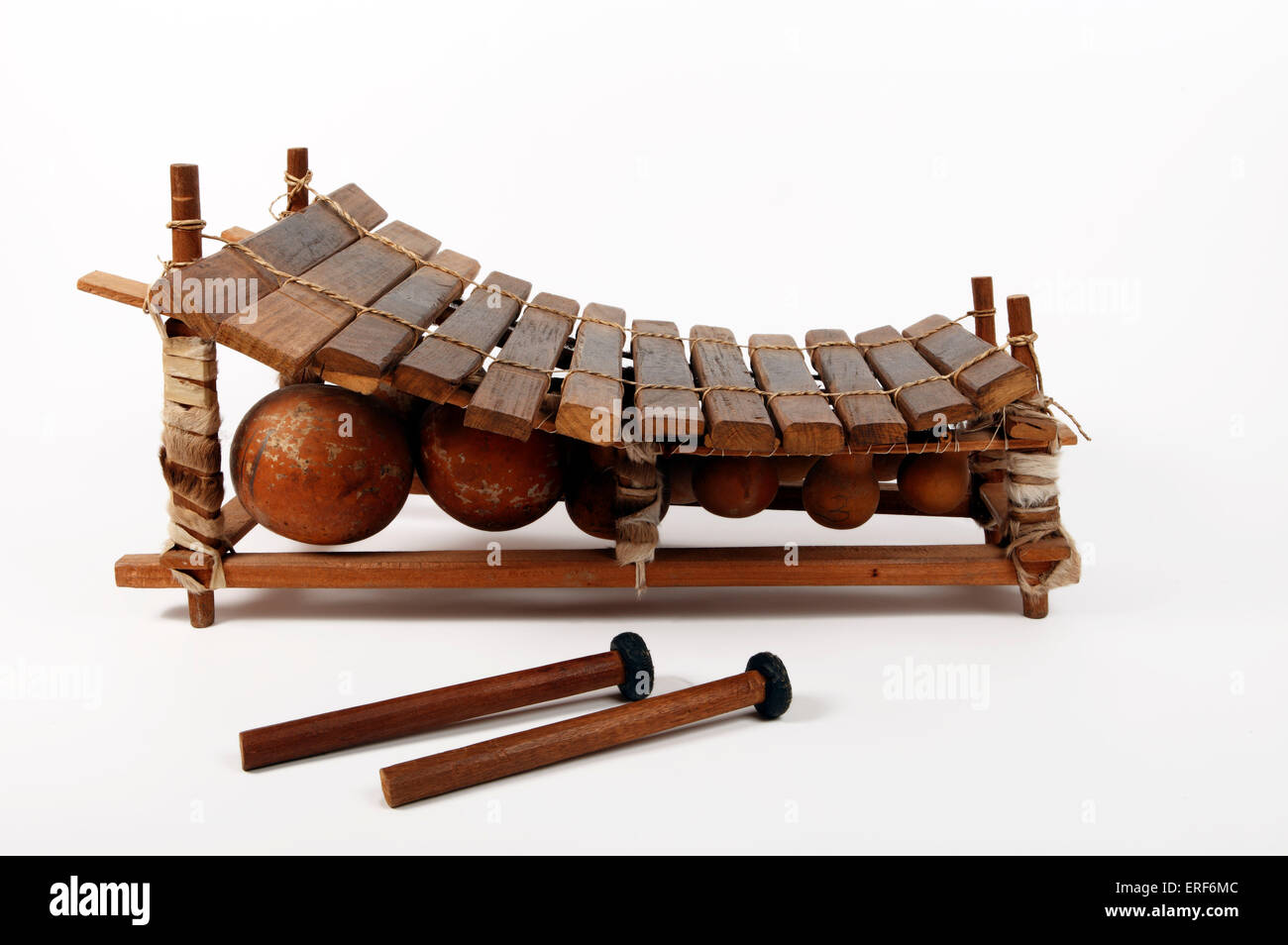 Una Marimba africana, Balafón o Balafo, con resonadores de calabaza. Un