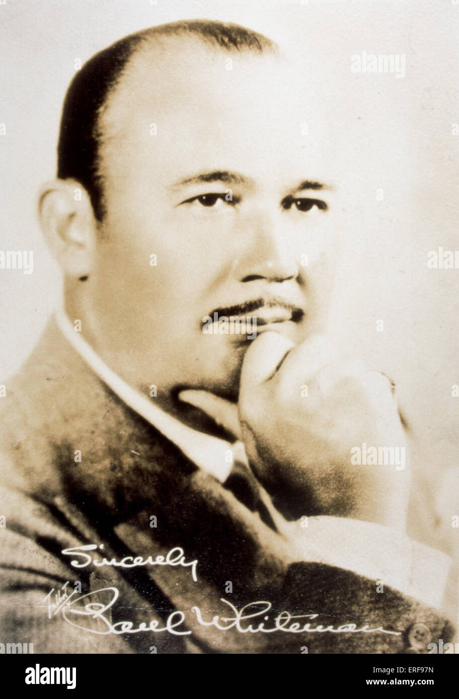 Paul Whiteman, director estadounidense, 1890 - 1967. Dirigió el estreno o Rhapsody in blue de Gershwin, con el compositor como Foto de stock