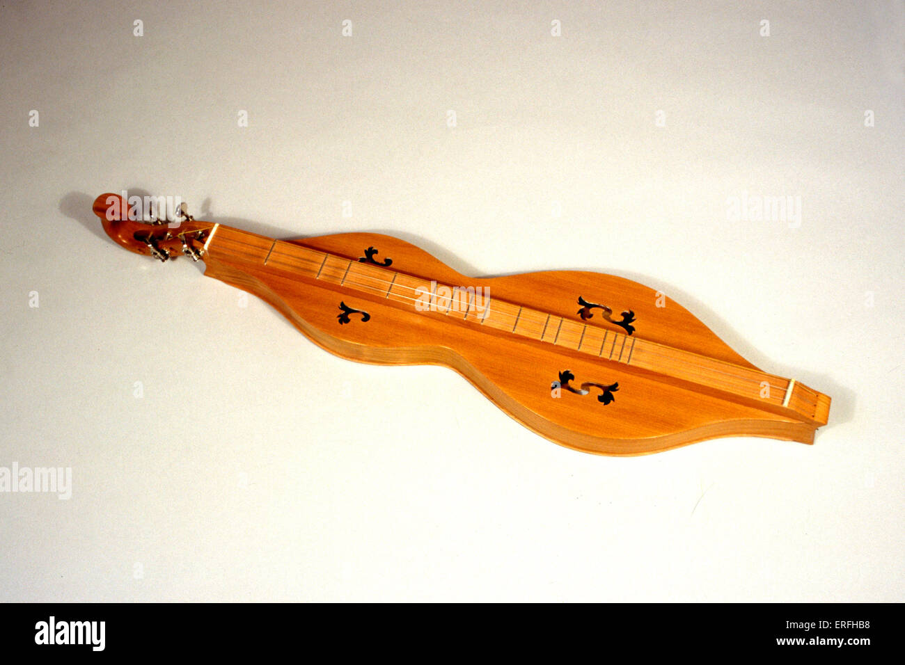 Dulcimer - cuadro medieval tipo cítara instrumento de cuerda Fotografía de  stock - Alamy