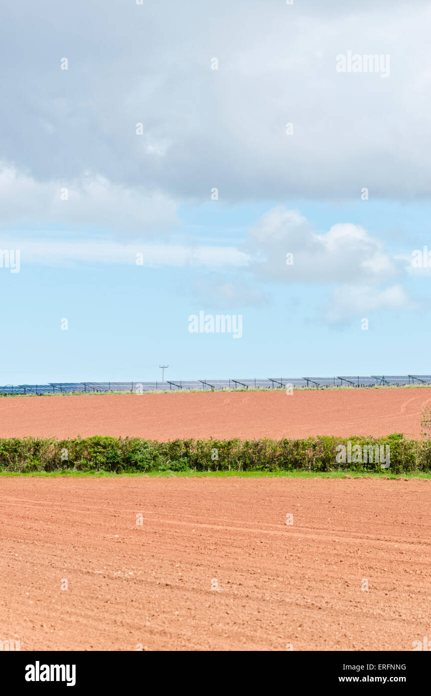 Granja solar paisaje agrícola Foto de stock