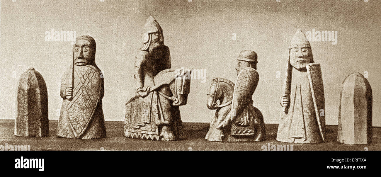 Piezas de ajedrez del siglo xv Foto de stock