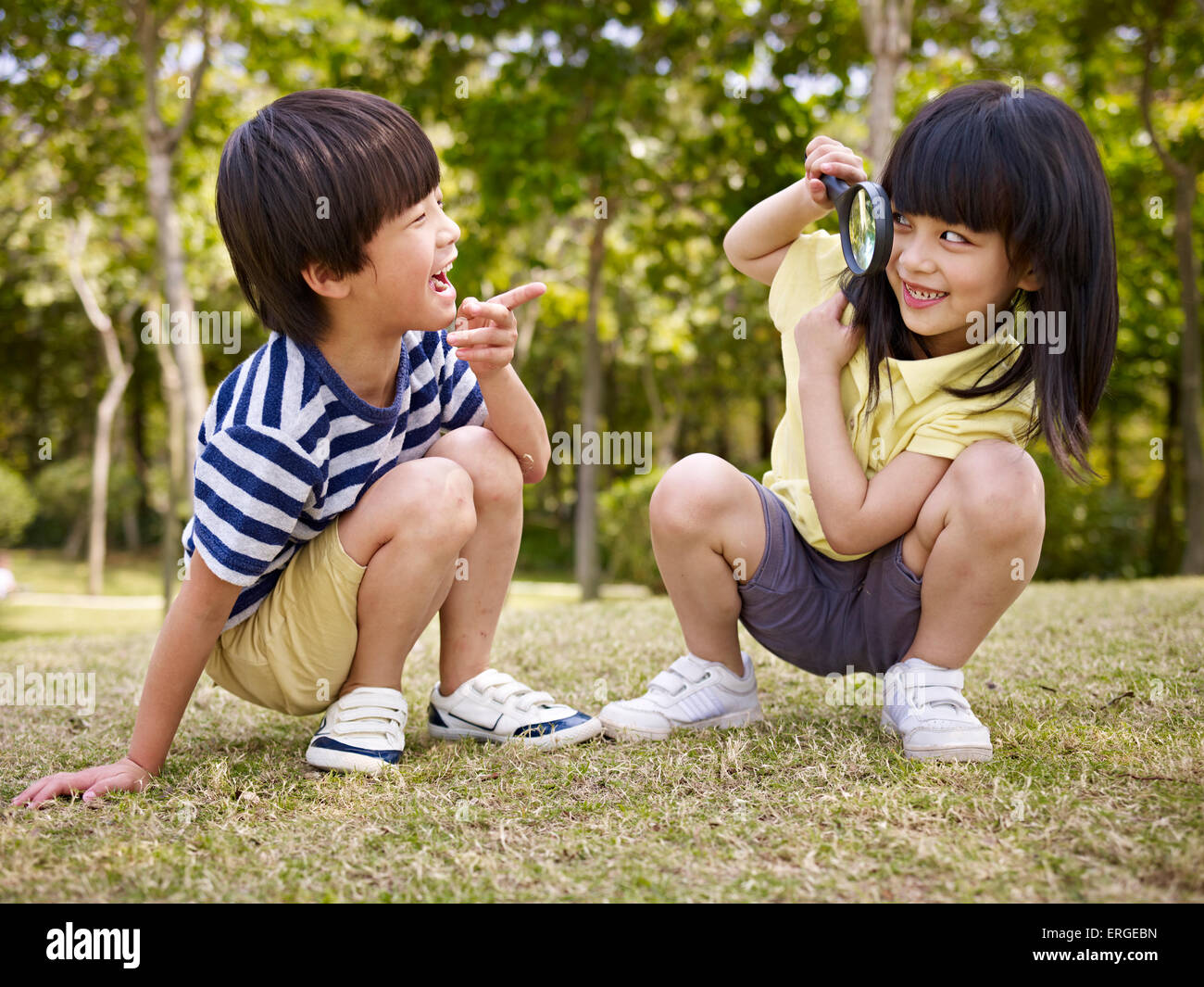 Niños jugando Foto de stock