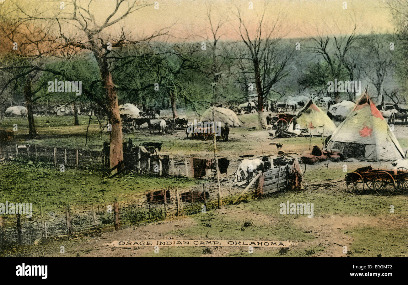 Osage campamento indio, Oklahoma. El Osage estadounidenses residen actualmente en reservas en Kentucky. Fotografía de principios del XX. Foto de stock