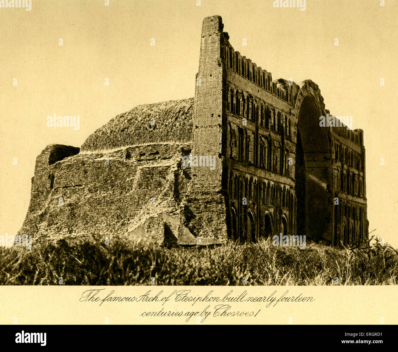 Iraq - Arco de Ctesiphon construido en el siglo I D.C. por Chosroes I. Foto tomada en 1920 después de la creación de Irak ( desde Foto de stock