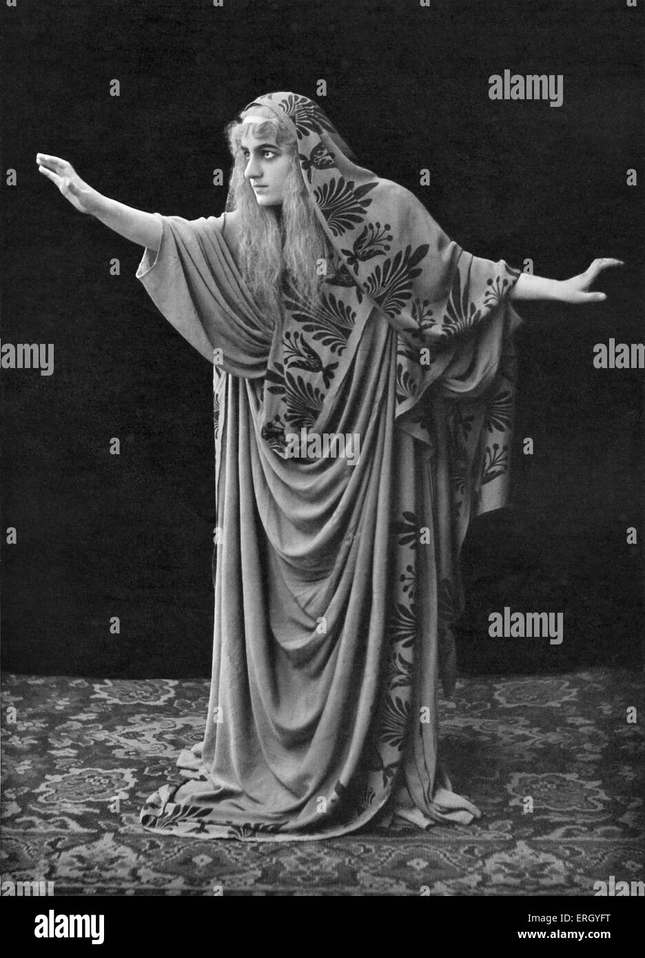 Madeleine Roch como La Nourrice, en 'Médée', el drama en tres actos por Catulle Mendès en la Comedie Francaise,París. De julio de 1903. CM: Foto de stock
