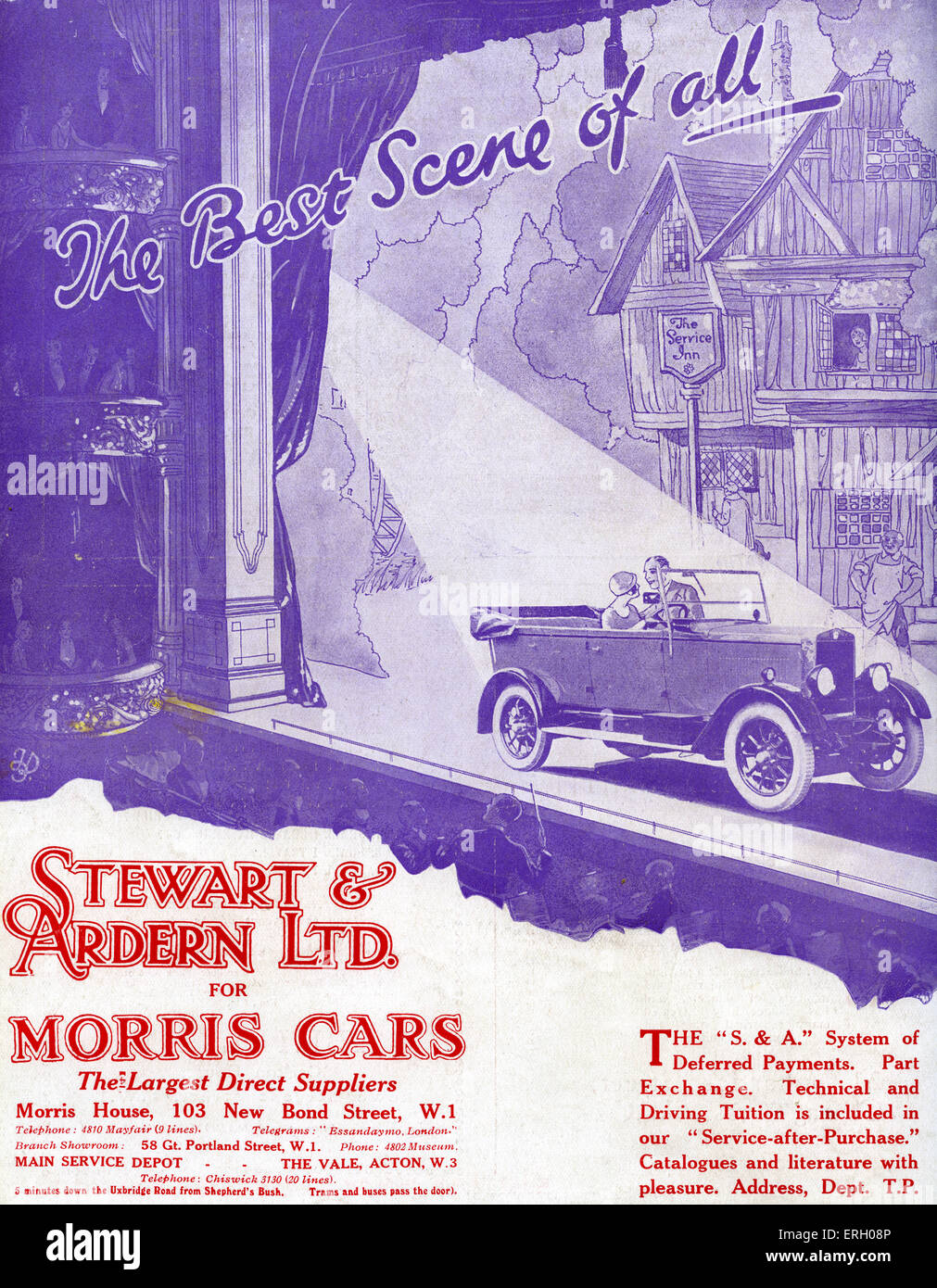 Morris coches anuncios en la revista teatral - muestra un coche Morris en el escenario de un foco. Título: Stewart lee & Ardern Foto de stock