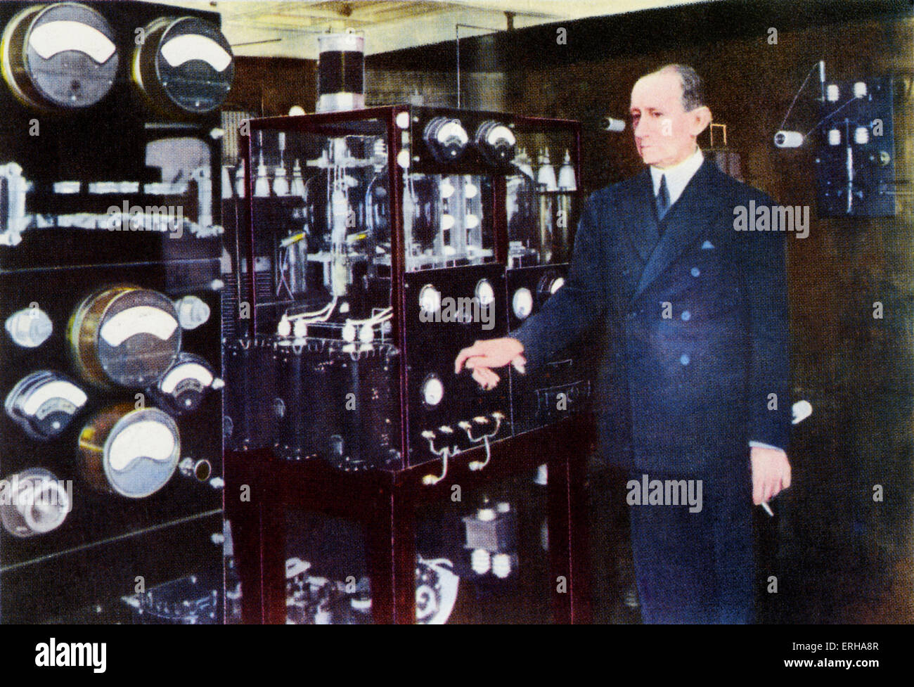 Guglielmo Marconi (1874-1937). Gugliemo Marconi fue atribuido popularmente con el descubrimiento de la radio. Título dice: Foto de stock