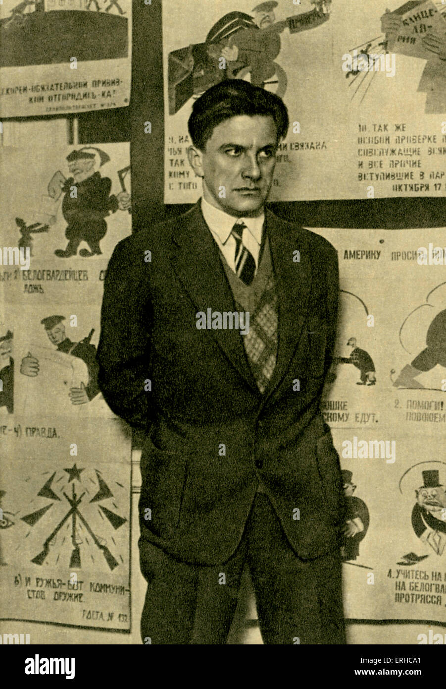 Vladimir Mayakovsky, en su exposición "20 años de Mayakovsky sus obras". Federación de poeta, dramaturgo y artista, principios del XX. Foto de stock