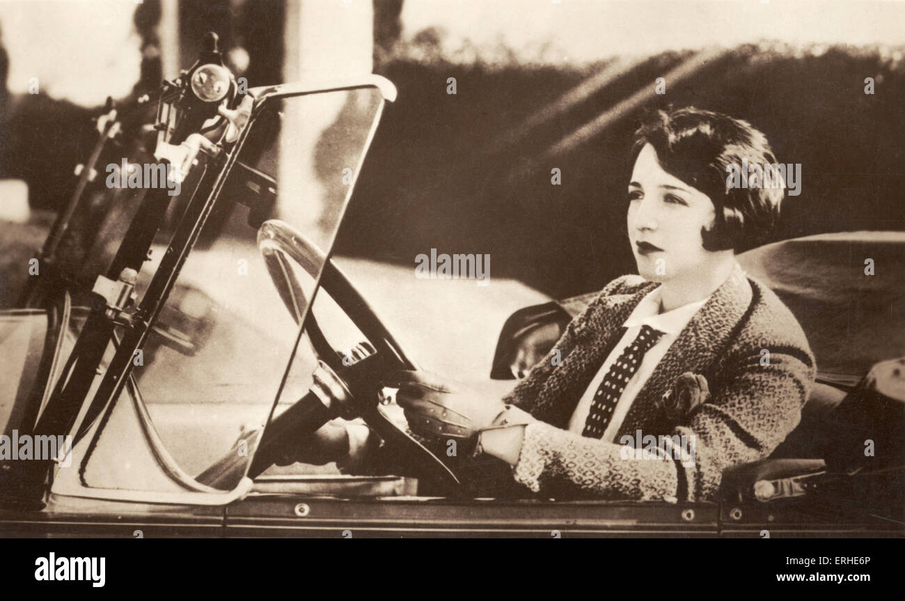 Bebe Daniels, retrato en el coche. Actriz estadounidense, 14 de enero de 1901 - 16 de marzo de 1971 Foto de stock