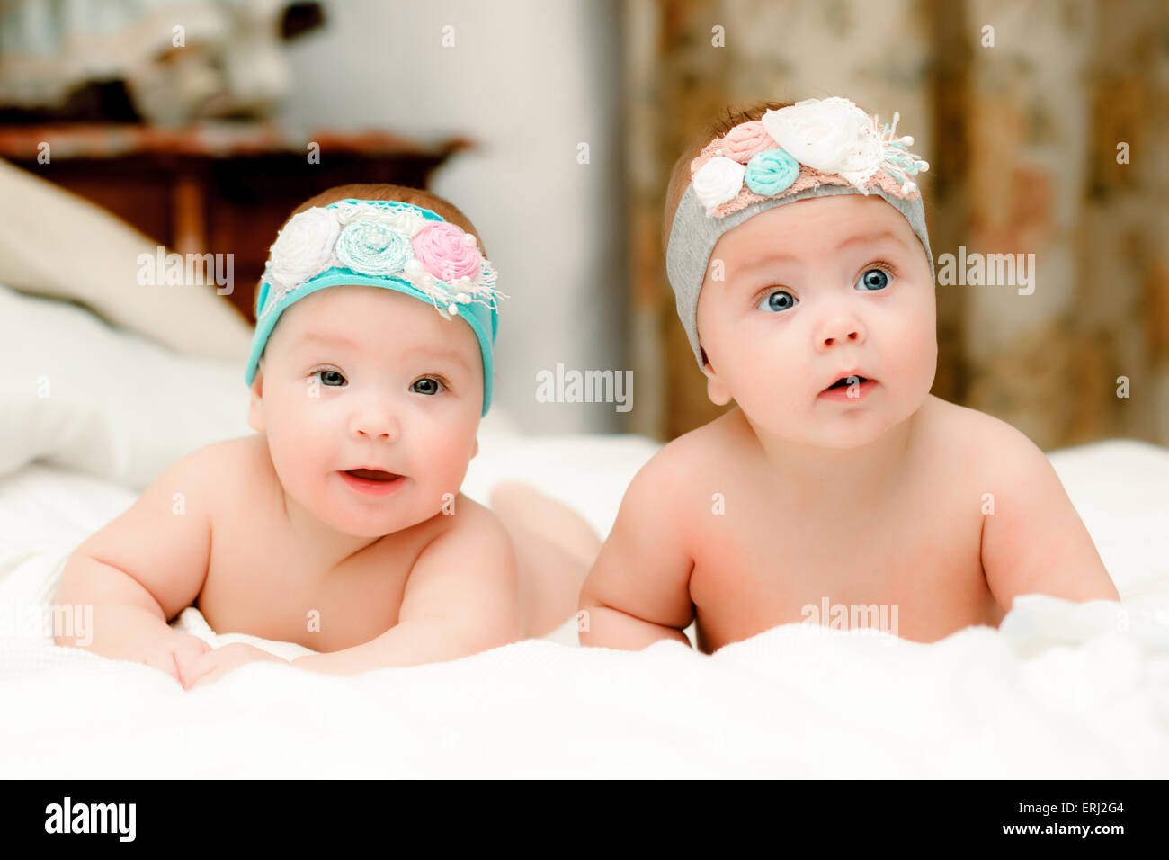 Diademas bebé fotografías e imágenes de alta resolución - Alamy