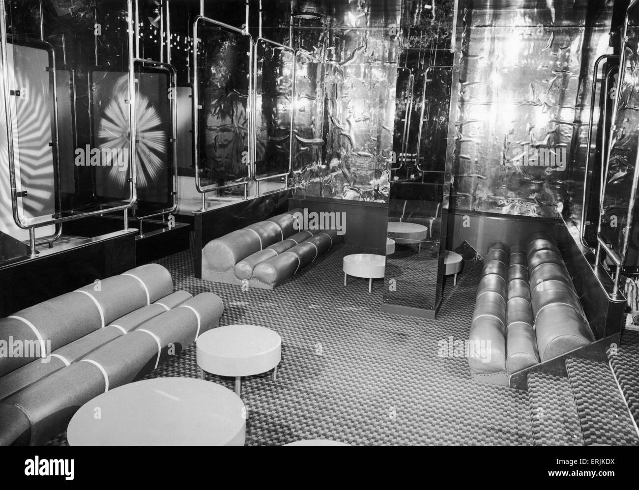 Zona de asientos del nuevo Señor George night club en el recinto inferior Coventry el 28 de noviembre de 1972 Foto de stock