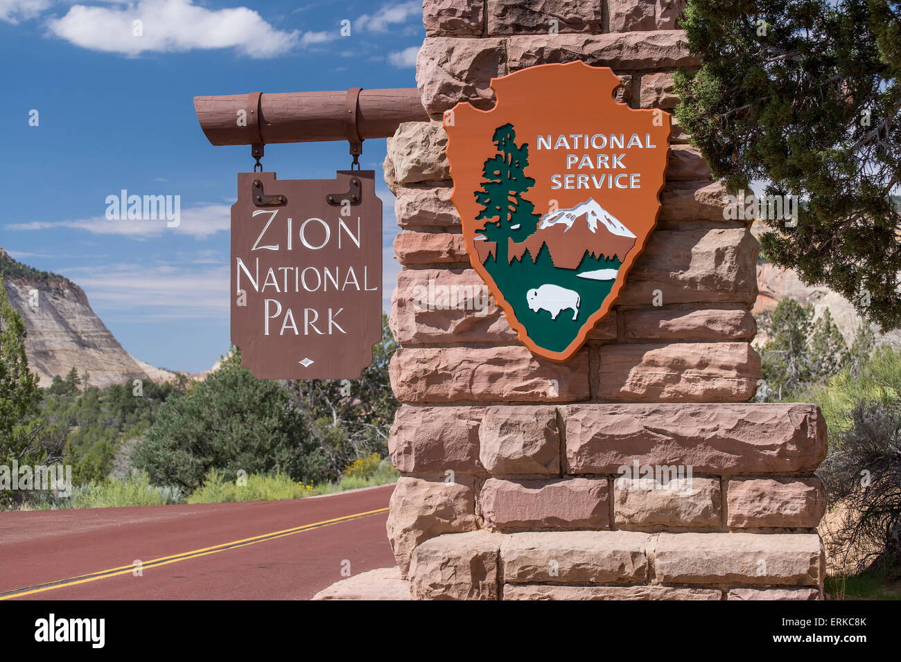 Los signos, el Parque Nacional de Zion, National Park Service, East Entrance, Parque Nacional Zion, Utah, EE.UU. Foto de stock