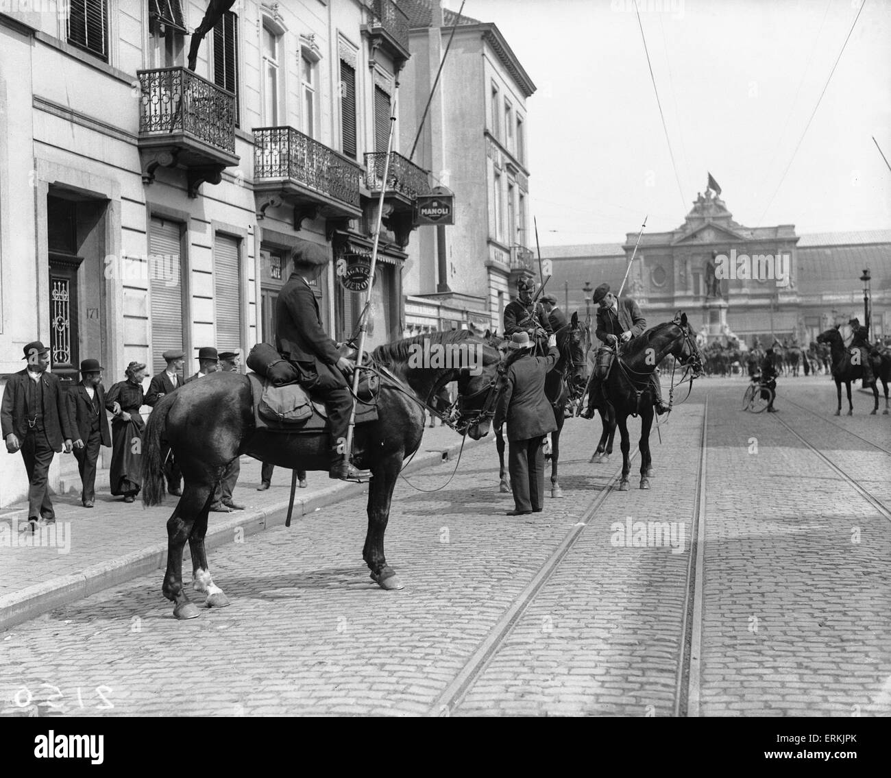 Los voluntarios civiles unir lancers belga para frenar el avance del ejército alemán en Amberes el 22 de agosto de 1914 Foto de stock