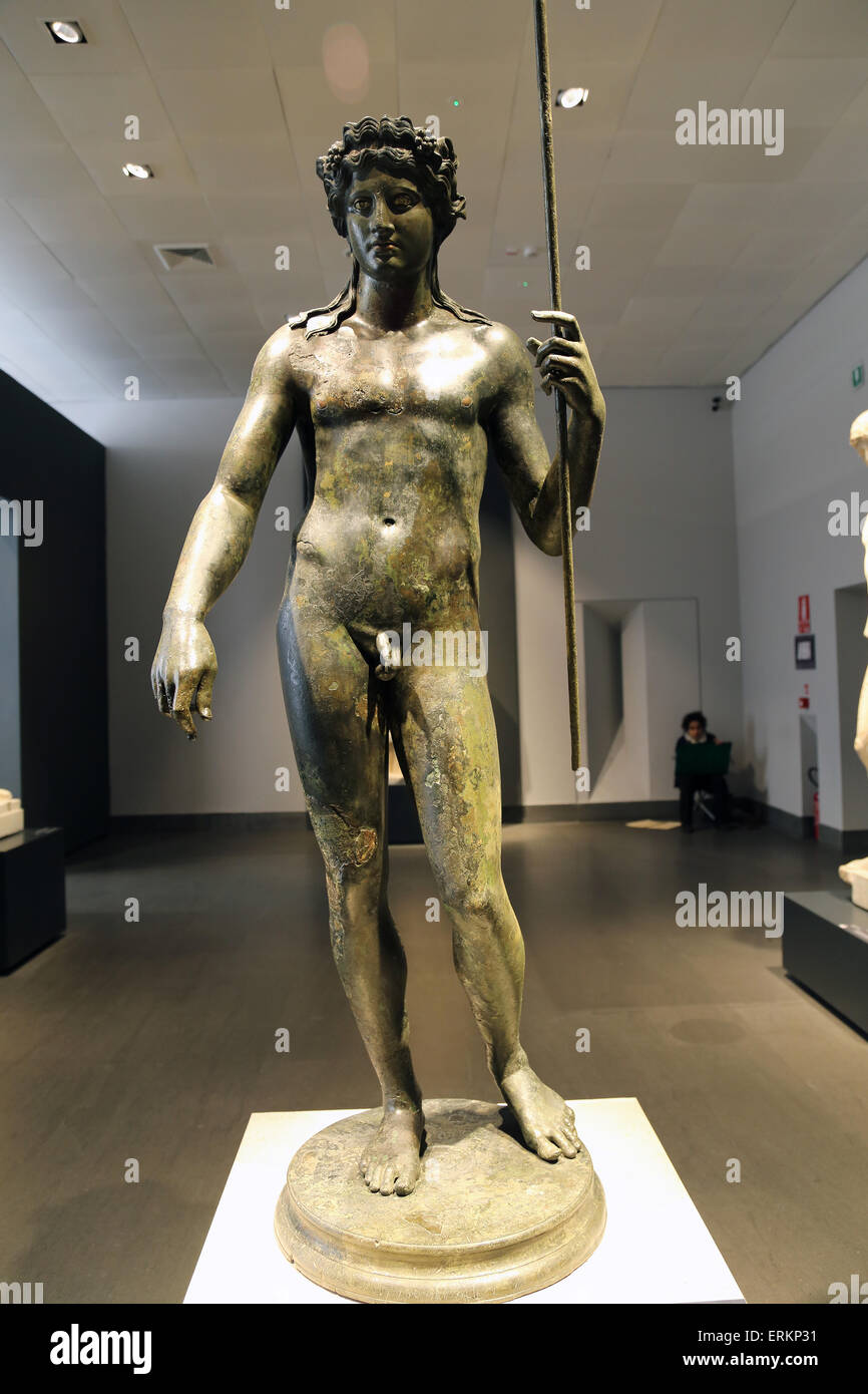 Dionysus con diadema adornada con sarmientos. Periodo romano. Período Hadrianic Ad 117-138. Bronce. Museo Nacional Romano. Roma. Foto de stock