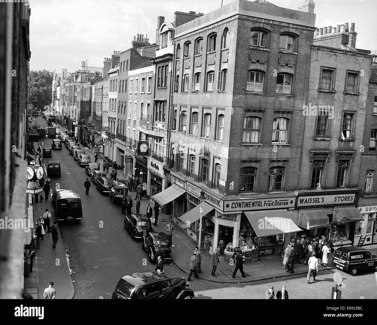 Escenas de puñaladas en Frith Street Gato Comer o Jack Spot fue apuñalado en Frith Street de Londres. De agosto de 1955. Foto de stock