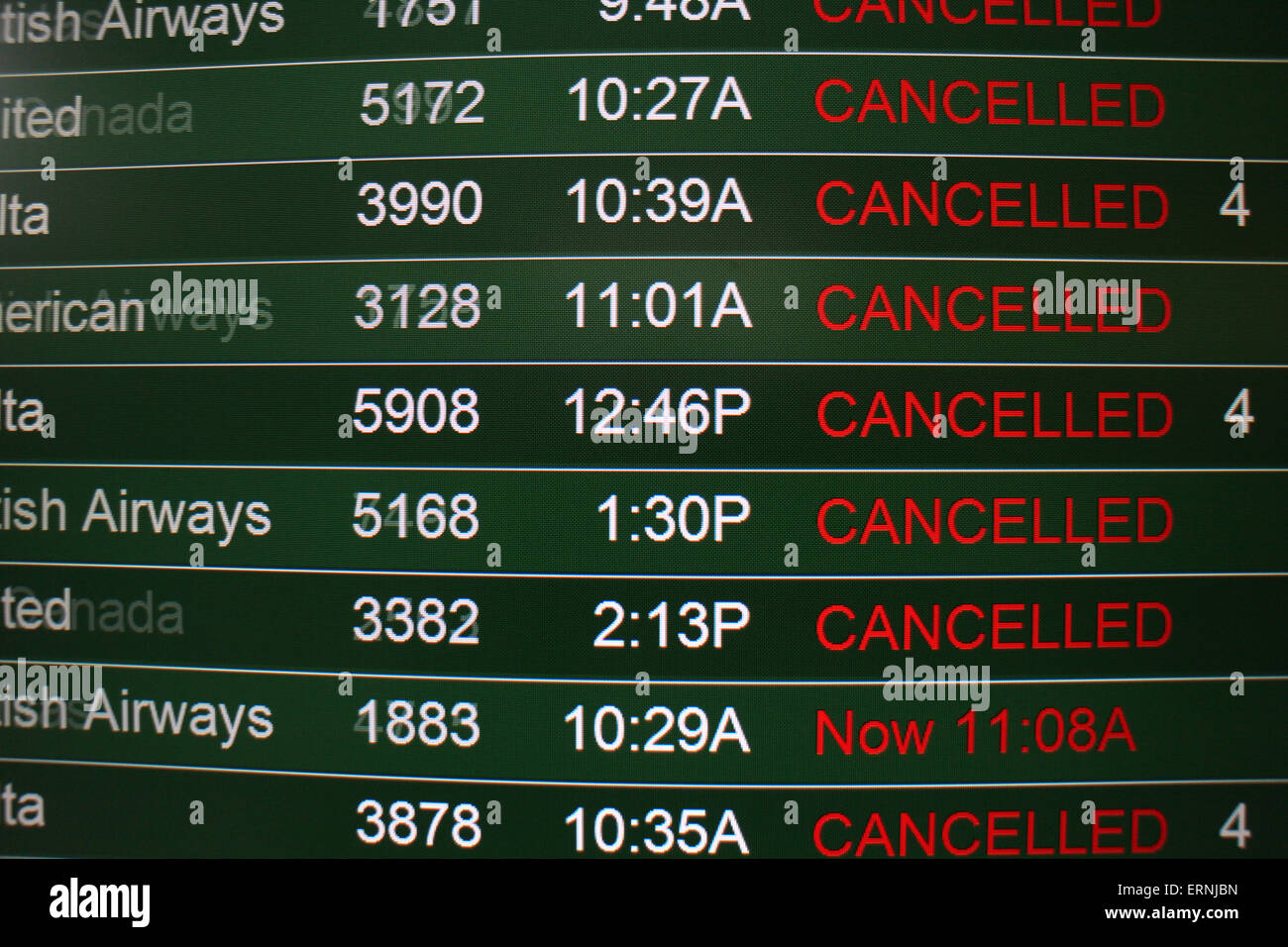 Los vuelos cancelados en el aeropuerto vuelo estado junta Cincinnati Foto de stock