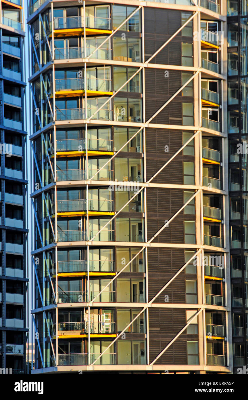 Los nuevos edificios y arquitectura moderna en el río Támesis. Londres, Inglaterra Foto de stock
