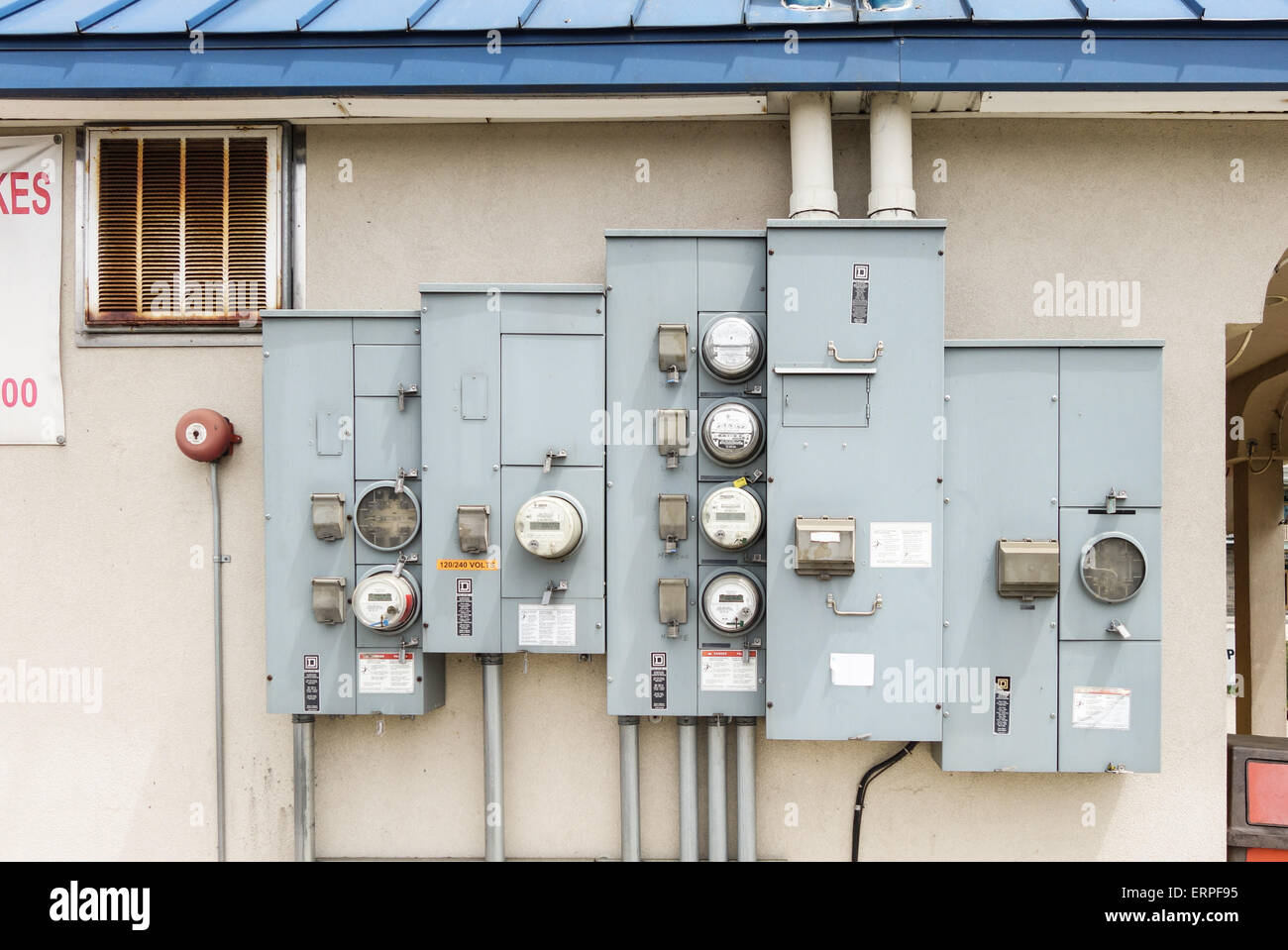 Grupo de medidores de electricidad, contador eléctrico o medidor de energía  en Estados Unidos Fotografía de stock - Alamy