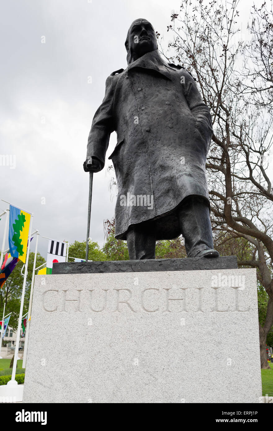 Winston Churchill estatua en la plaza del Parlamento - Londres, Gran Bretaña, Europa Foto de stock