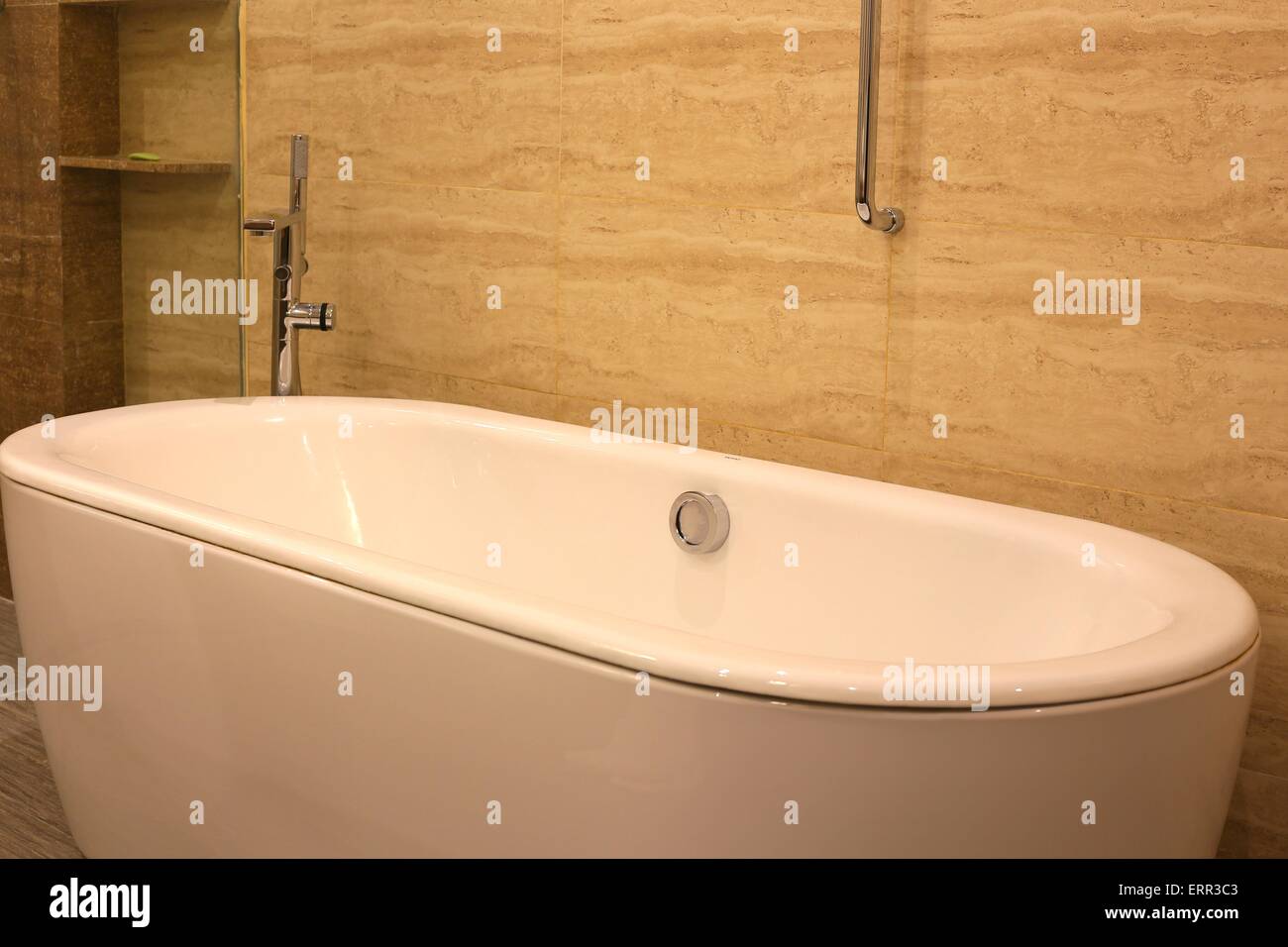 Baño jacuzzi fotografías e imágenes de alta resolución - Alamy