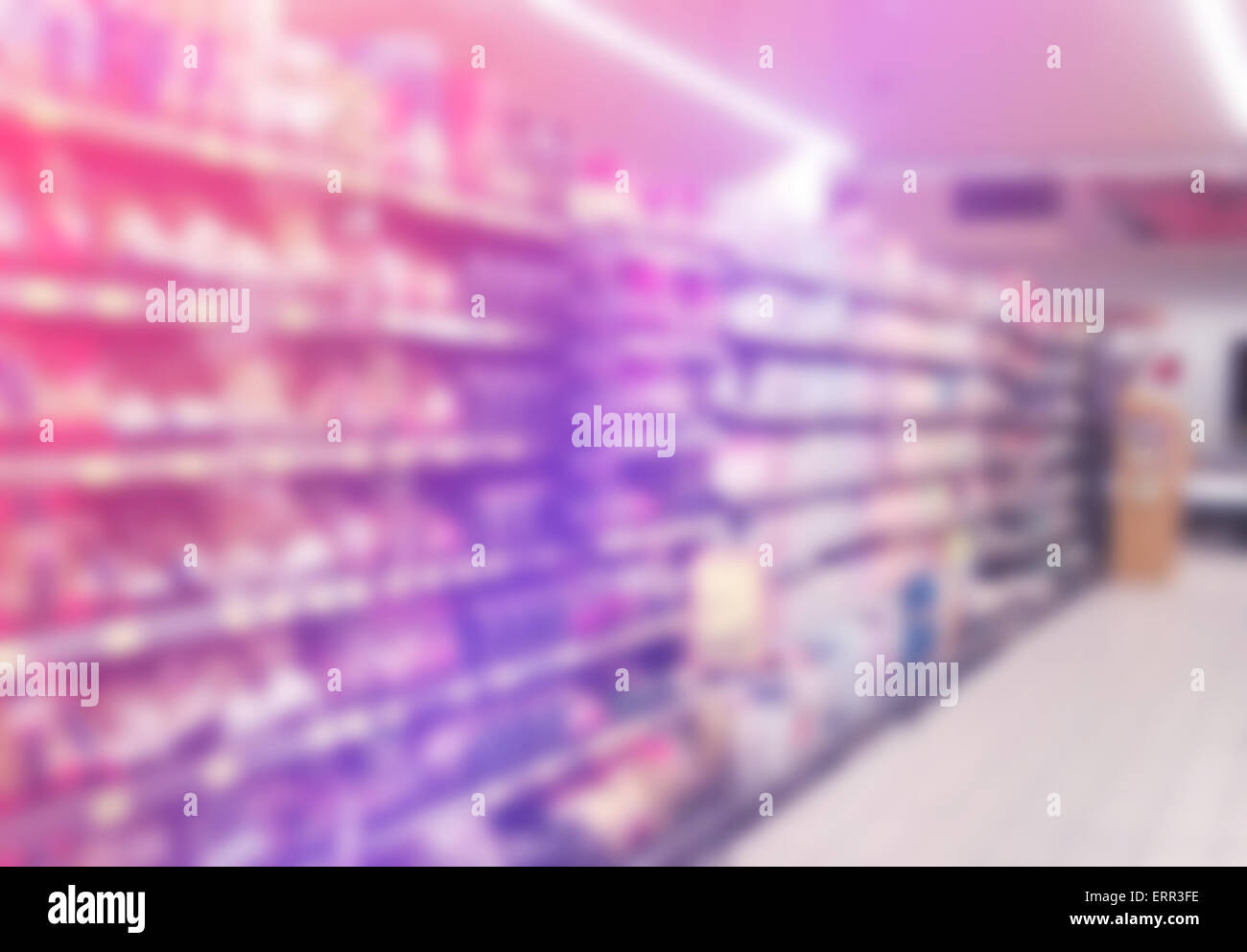 Resumen borrosa Supermercado fuera de foco para el consumismo, compras y concepto de venta al por menor Foto de stock