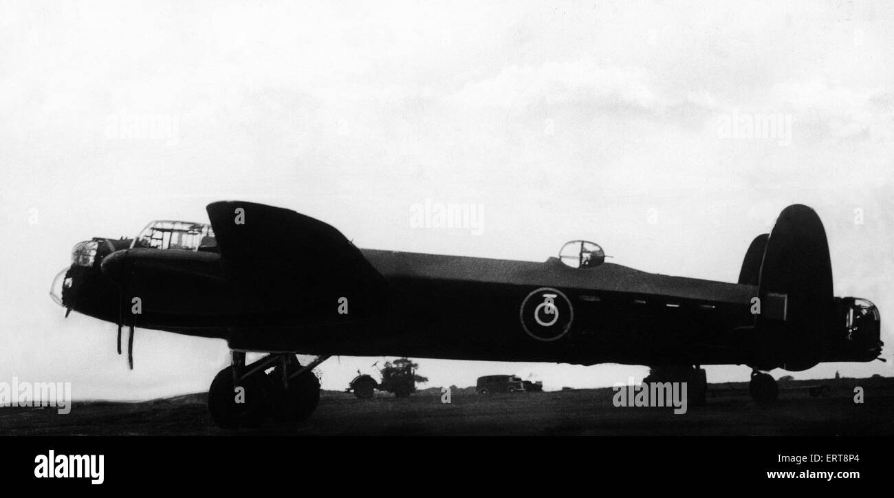 Bombardero Avro Lancaster de la Real Fuerza Aérea durante la Segunda Guerra Mundial. Circa 1943. Foto de stock