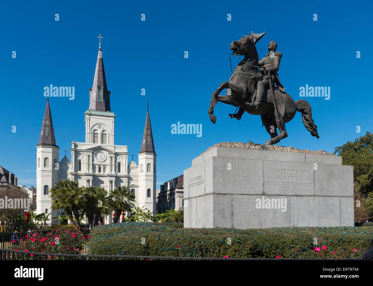 St Louis Cathedral, Nueva Orleans, con la estatua del General Andrew Jackson, Louisiana, EE.UU. Foto de stock