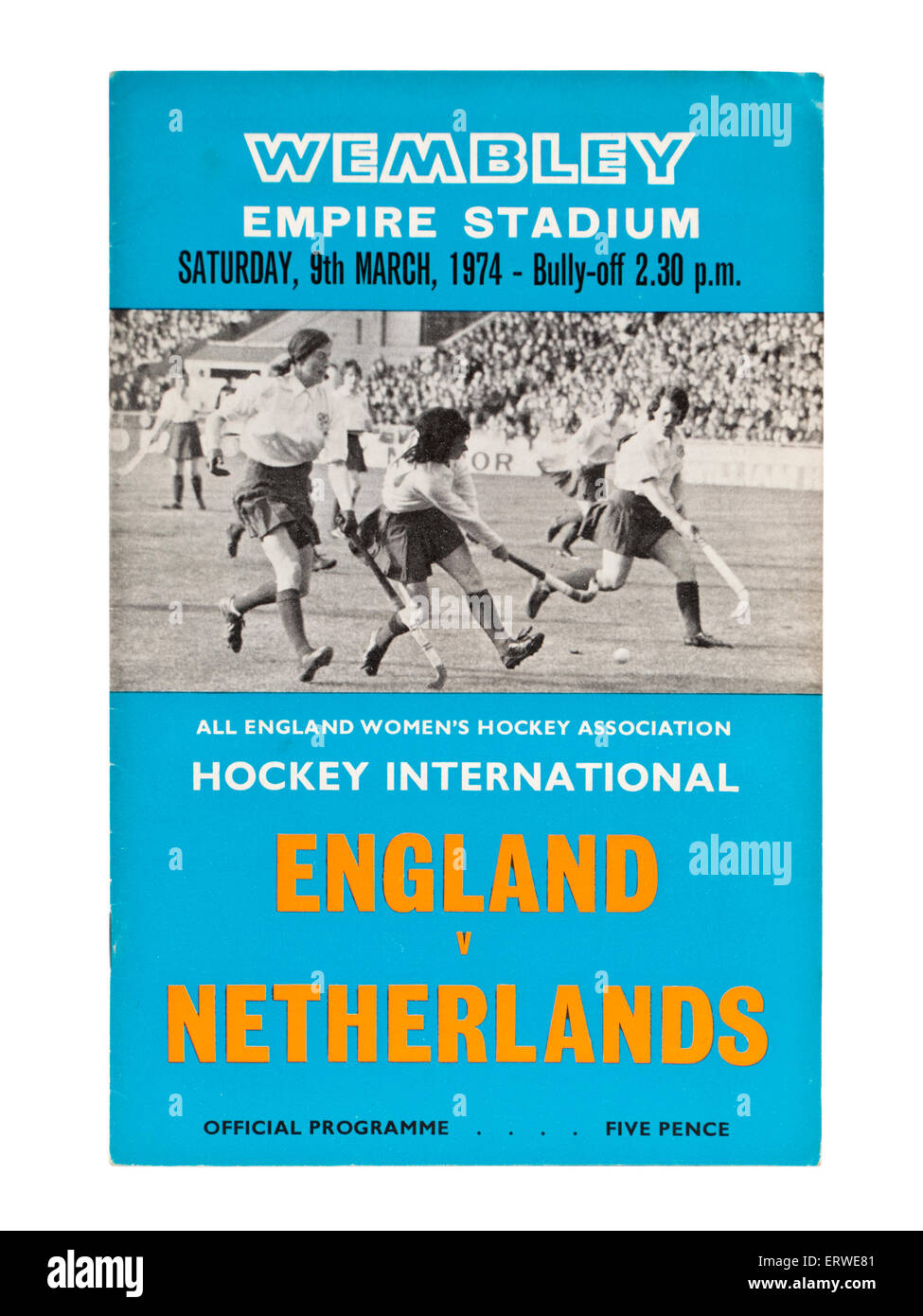 Programa de Inglaterra versus Holanda internacional de hockey en Wembley Empire Stadium el 9 de marzo de 1974. Foto de stock