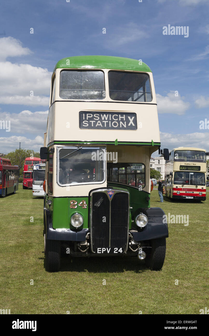 Autobús o autocar Vintage en un show en Southsea, Hampshire. Foto de stock
