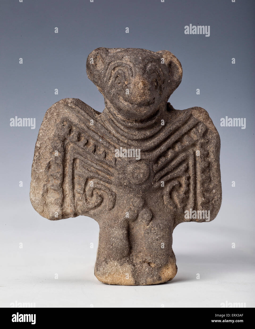 Figura antropomorfa en argil o arcilla, antiguo arte de Ecuador Foto de stock