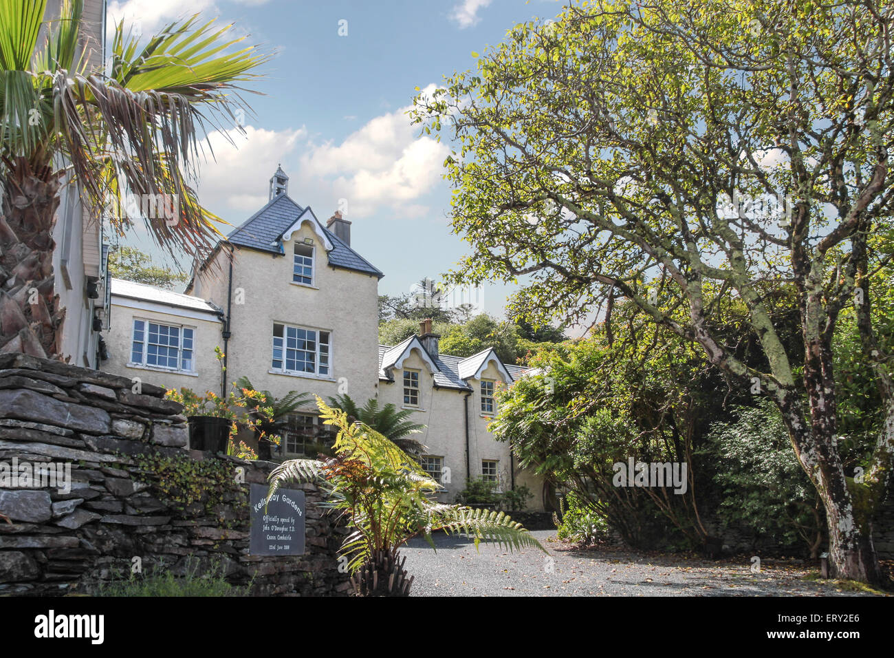 Kells en Cahersiveen casa Bay Gardens, en el condado de Kerry, Irlanda Foto de stock