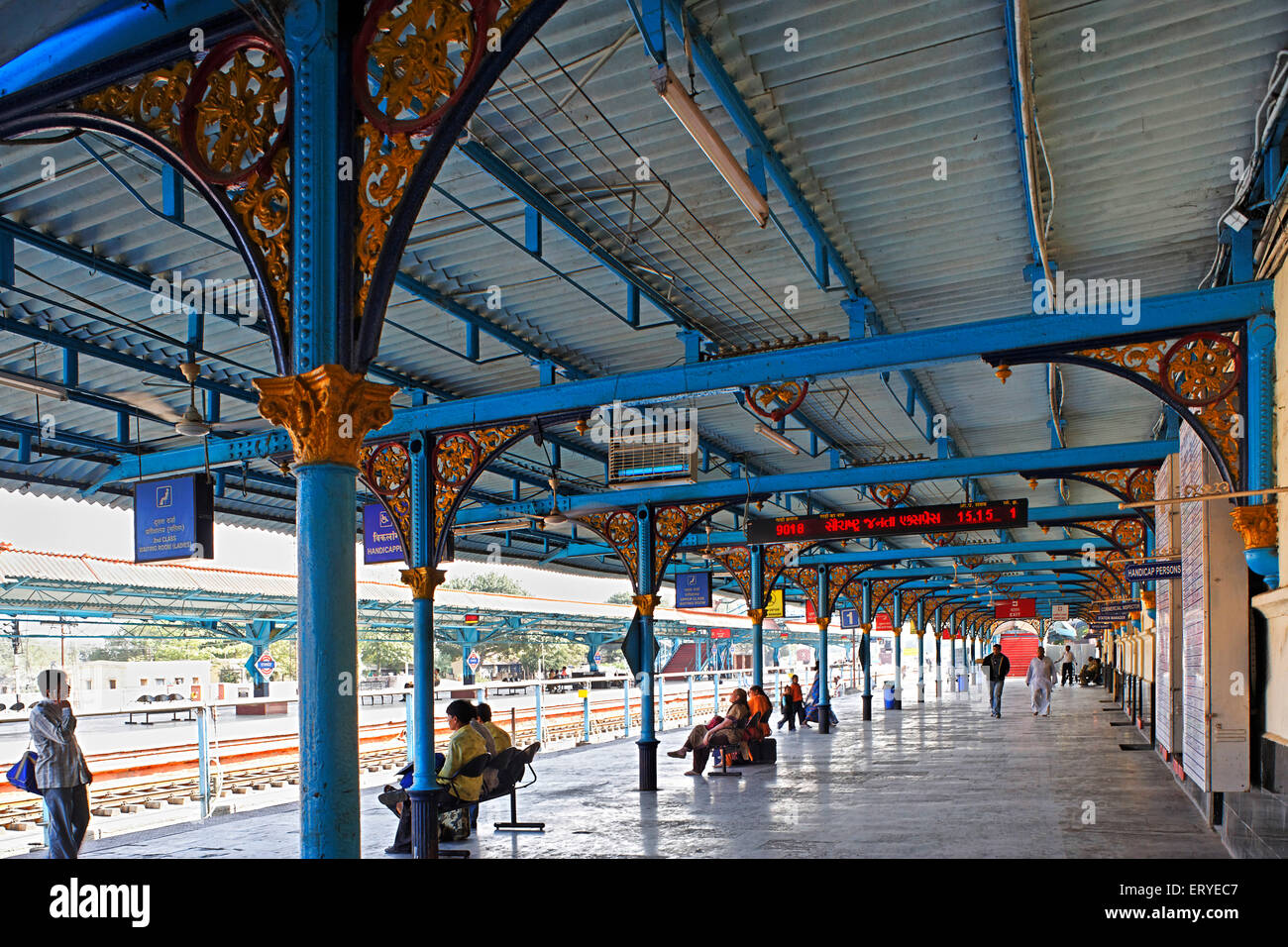 ; El patrimonio antiguo estación de Rajkot ferrocarriles occidental ; ; ; Gujarat India Foto de stock