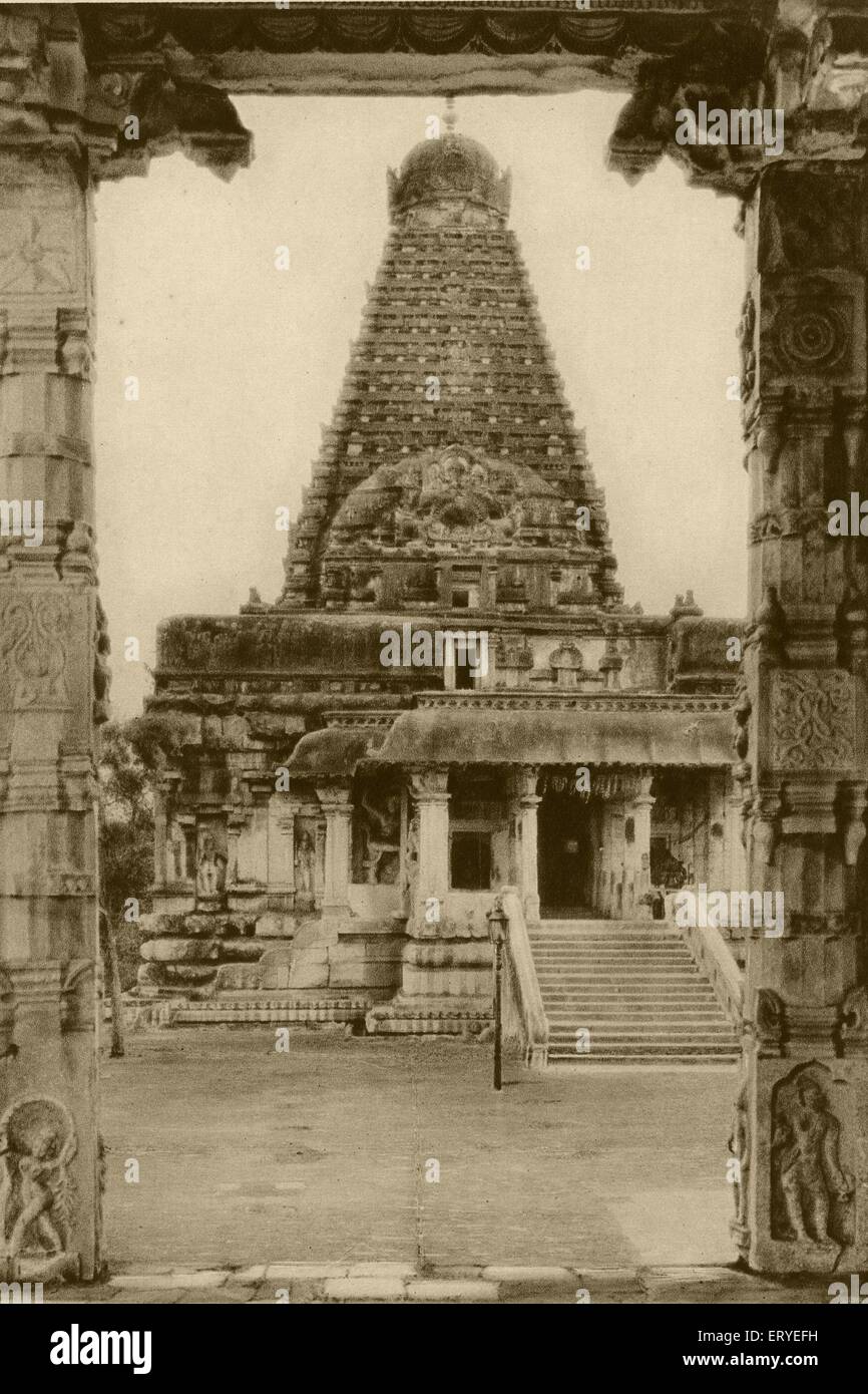 Antiguo cuadro vintage 1900 ; Tanjore torre palacio ahora Patrimonio de la Humanidad ; Tamilnadu ; India Foto de stock