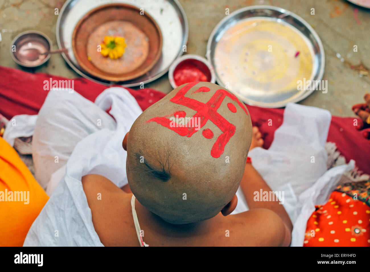 Ceremonia de rosca en itadi yajnopavita Modasa Sabarkantha cerca ; ; ; ; Gujarat India Foto de stock