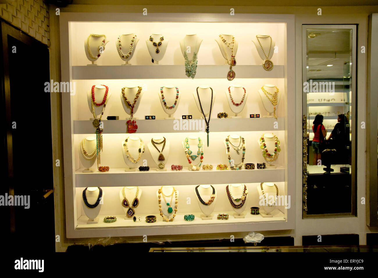 Piedras Preciosas Joyas Venta Chalet Curio Shop Colaba Mumbai Maharashtra India Asia Foto de stock