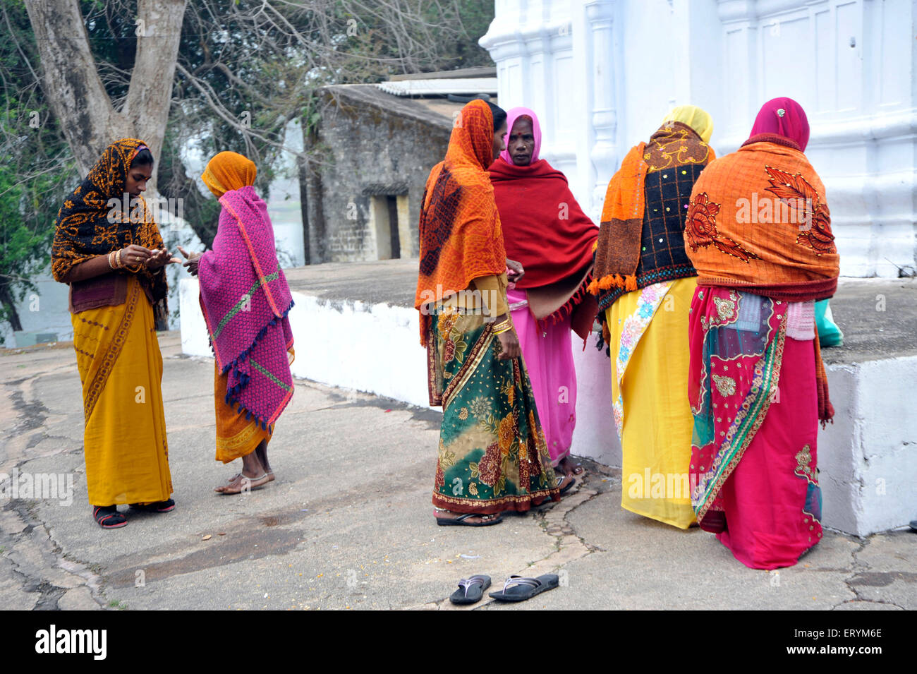 Las mujeres de la aldea rural de Madhya Pradesh, India Asia Foto de stock
