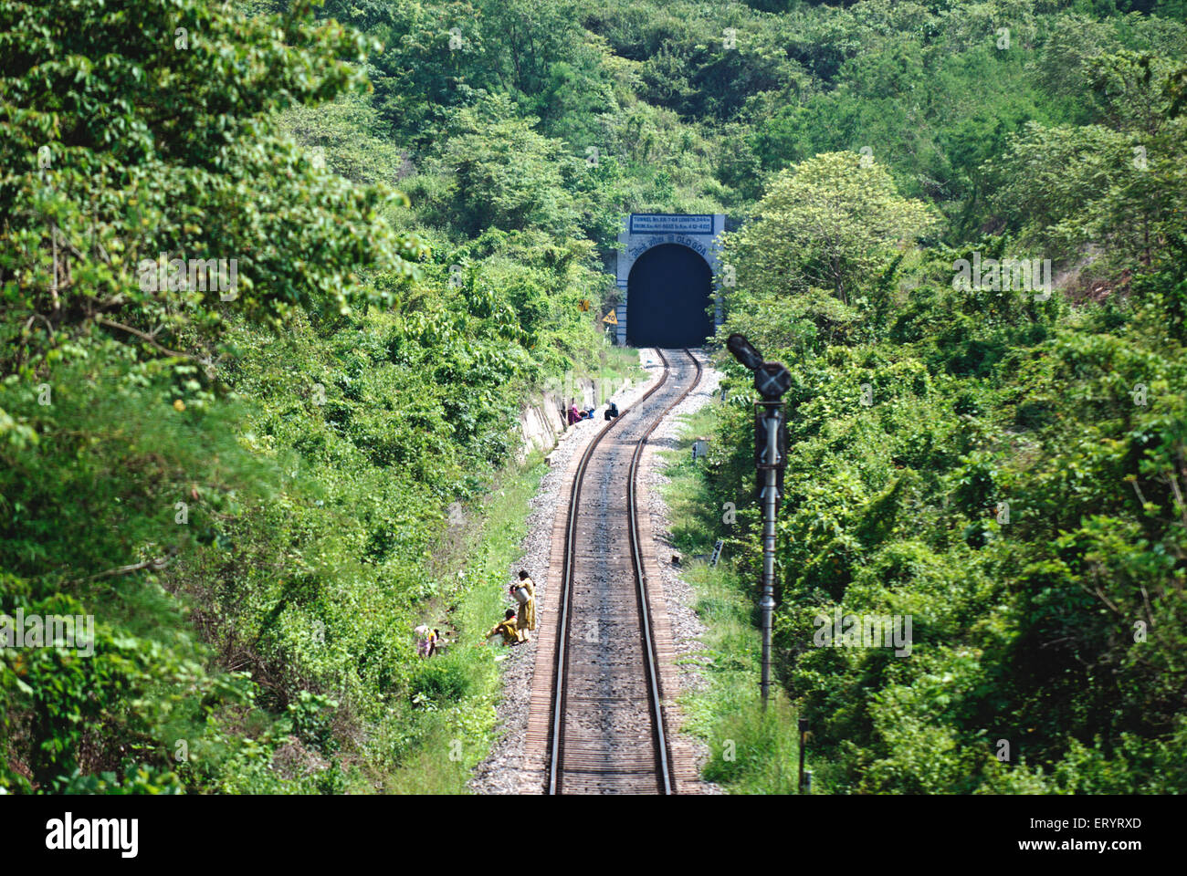 Túnel de vía férrea Konkan ; Ponda ; Goa ; India , Asia Foto de stock