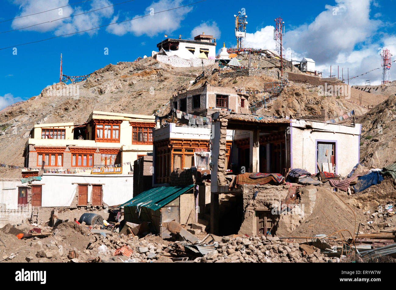 Las viviendas dañadas debido a flashflood en Leh Ladakh ; ; ; Jammu y Cachemira india Foto de stock