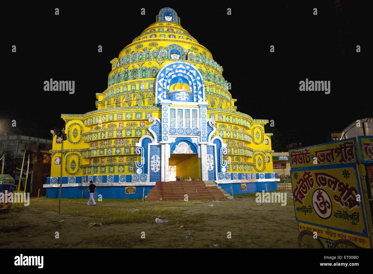 Durga Puja festival pandal stupa decoración , Calcuta , Calcuta , Bengala Occidental , India , Asia Foto de stock