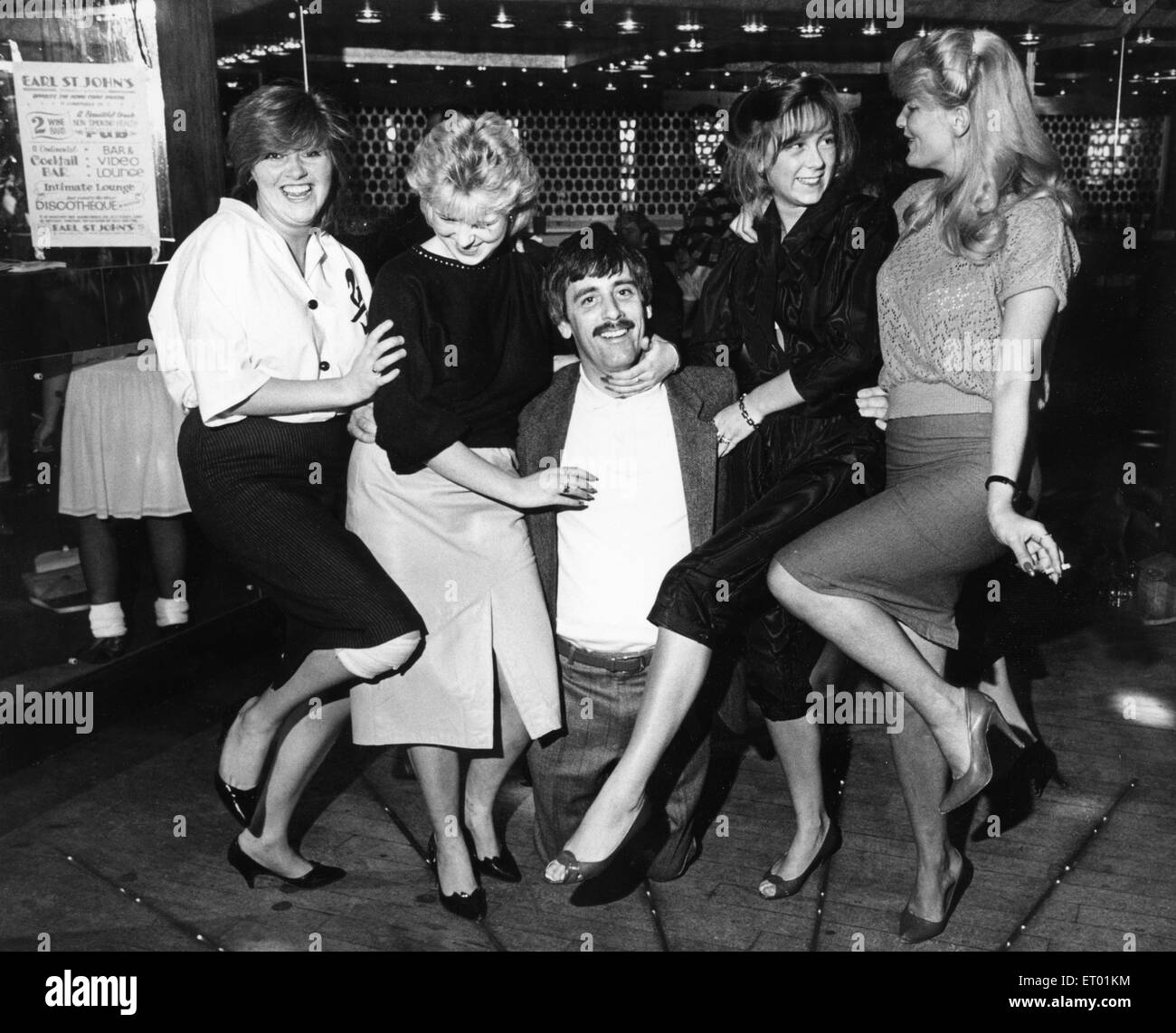 Funtime al Earl St John Rockfords disci debajo del bar de vinos. El 27 de octubre de 1984 Foto de stock
