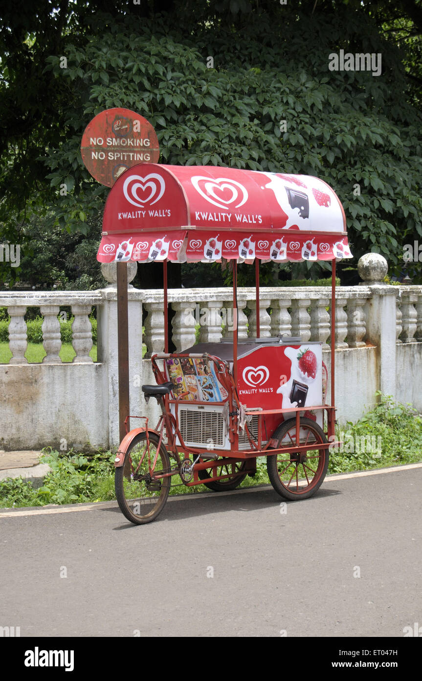 Kwality paredes carro de helados en Goa, India Foto de stock