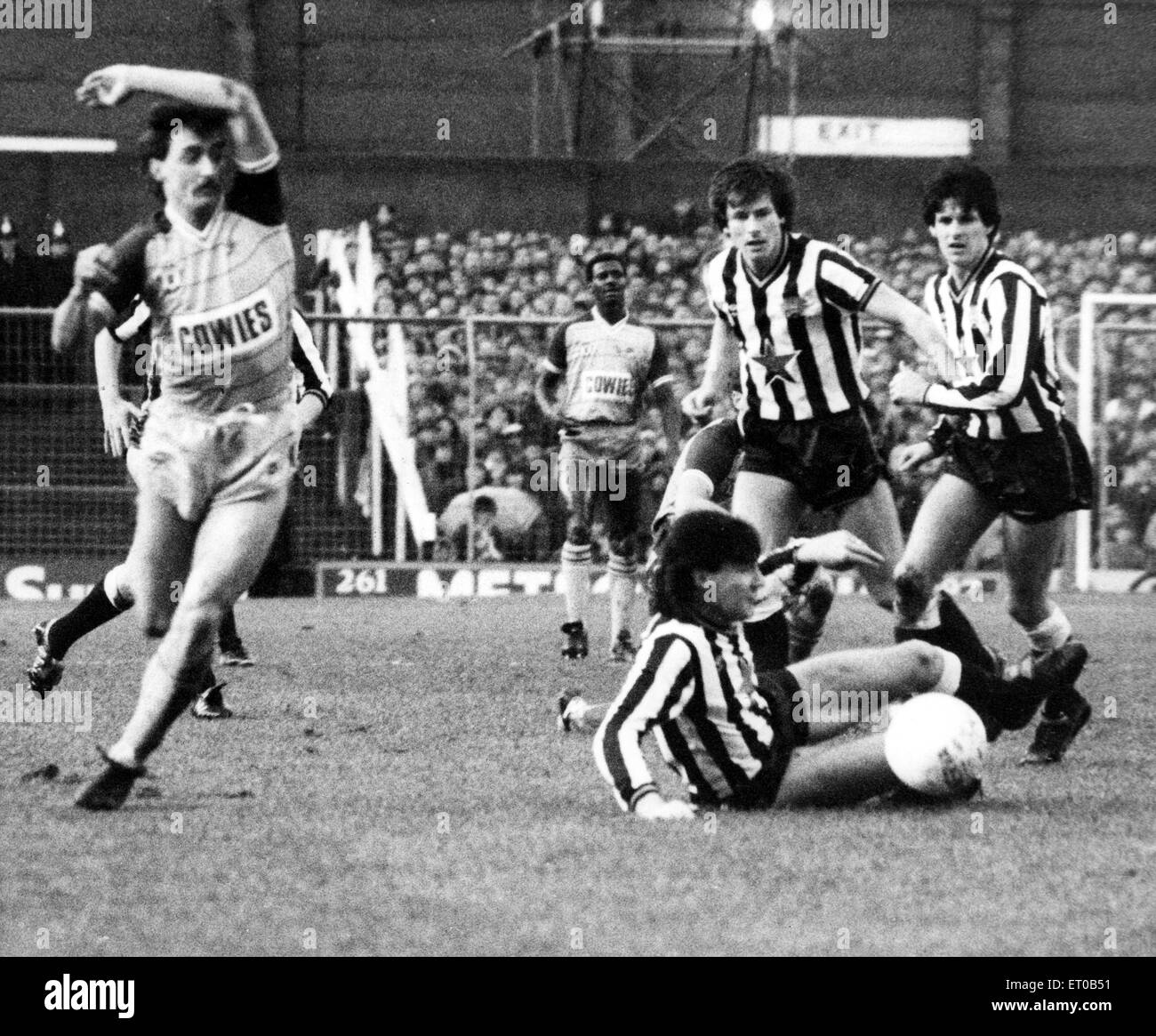 Newcastle 3 -1 Sunderland Inglés Liga División 1 encuentro celebrado en St James' Park. El 1 de enero de 1985 Foto de stock