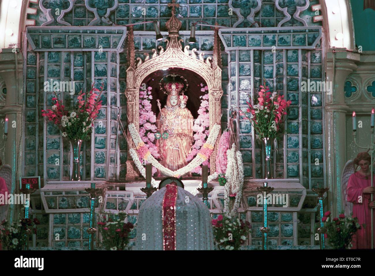 Altar en la basílica de Nuestra Señora de la buena salud en Vailankani Velankani ; ; ; de Tamil Nadu, India Foto de stock