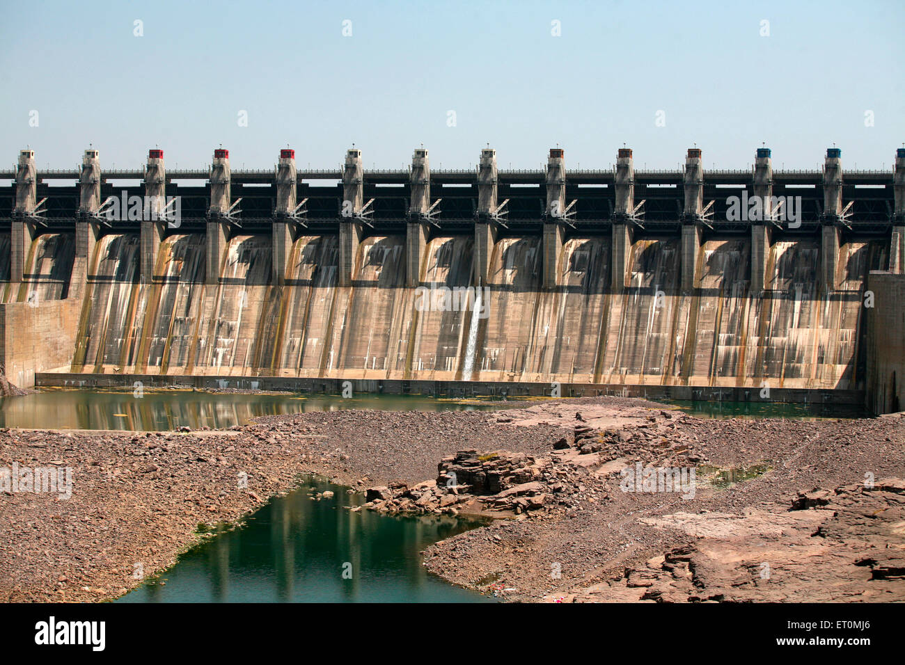Indira Sagar Dam pie sobre el río Narmada en multi purpose Indira Sagar Proyecto situado Khandwa Foto de stock