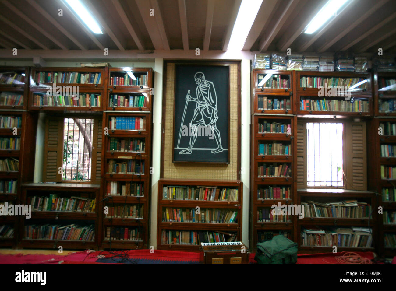 Biblioteca de Mani Bhavan ; lugar donde Gandhi vivió durante su visita a Bombay Bombay ahora ; ; Maharashtra India Foto de stock