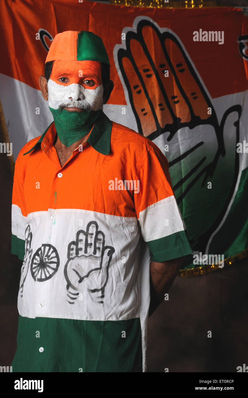 Bandera india de la India pintada en la cara y la bandera del partido del congreso de la India MR#769B Foto de stock